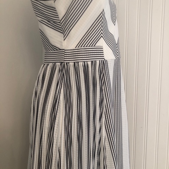 Designer Avant Garde Dress - Picture 4 of 6